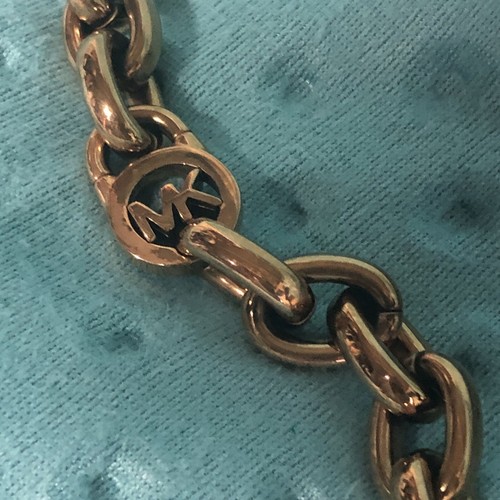 Michael Kors Bracelet Rose Gold Trendy Chunky Padlock Style Toggle 8.5” EUC - Picture 2 of 6