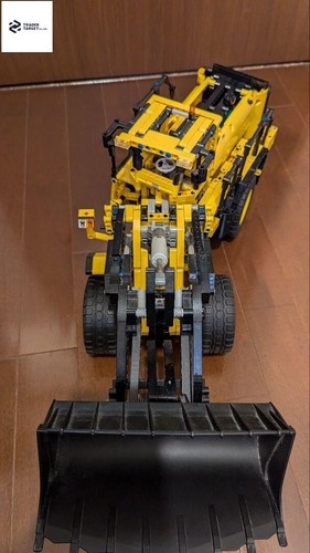 LEGO Technic Volvo L350F Wheel Loader 42030 In 2014 Used Retired - Picture 5 of 9