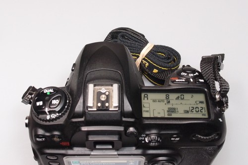 NIKON D200 10.2MP DSLR CAMERA BODY MINT L@@K - Picture 3 of 4