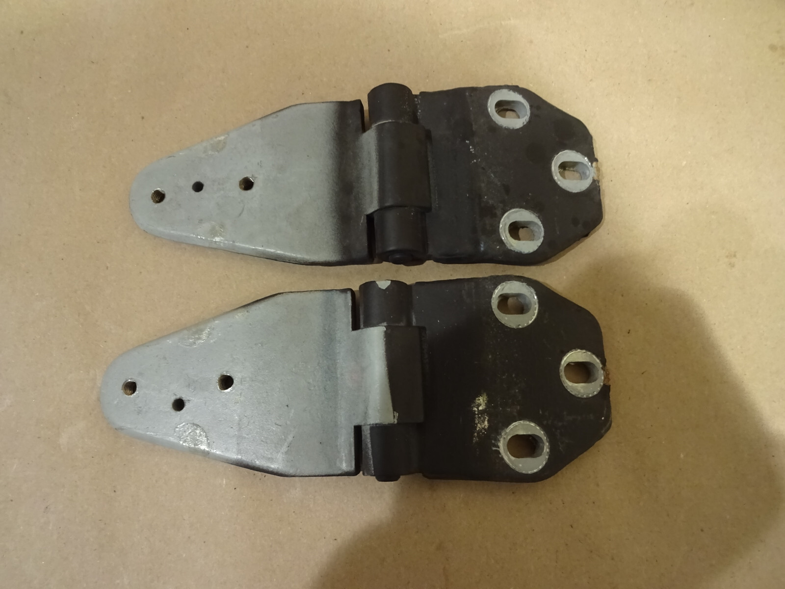 Ferrari 355-348 - Set Of Front Hood Hinges - P/N 62062600
