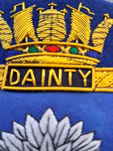 Insignia de parche HMS Dainty Royal Navy con cable dorado - LICENCIA MOD - Imagen 2 de 5