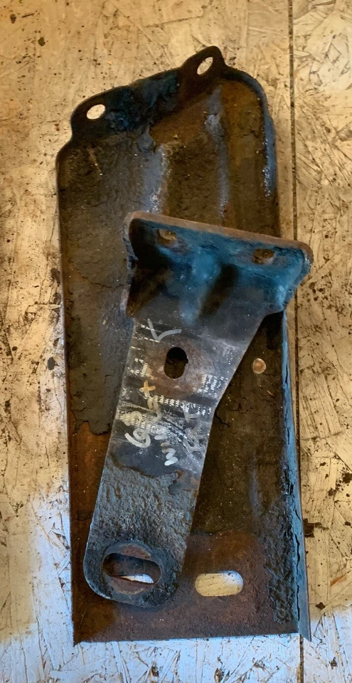 Soportes de parachoques delanteros usados OEM GM Buick Wildcat 1963 Foto 4 de 4