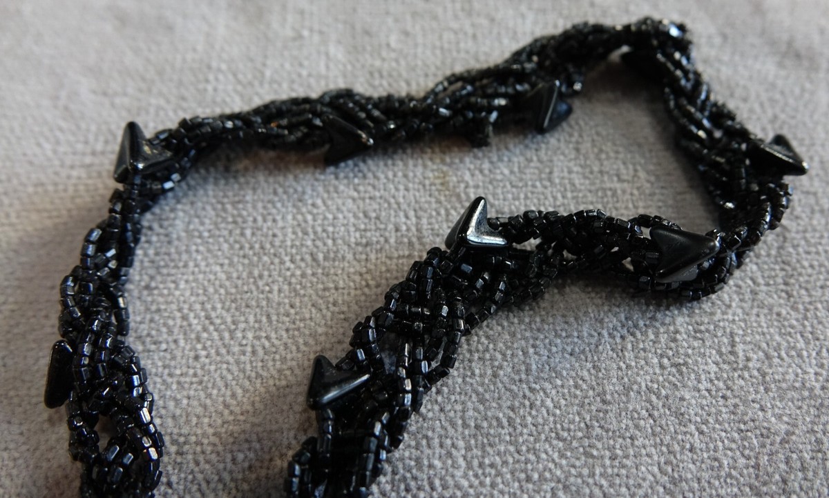 VTG Antique 20s Art Deco Braided Black Glass Choker -3D Arrowhead