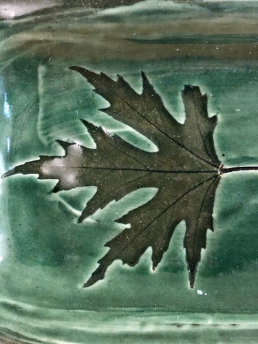 Studio pottery tray plate carved rustic glazed stoneware Leaves Signed. - Picture 3 of 12