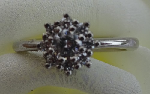 platinum round petal shape 9 claw set diamonds .30ct cluster ring weddfit F VSI - Picture 2 of 2