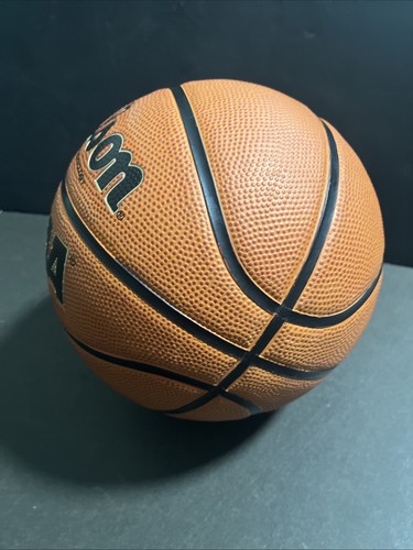 Wilson NCAA Icon Total Grip Technology Basketball, Jugend - 27,5" - Bild 4 von 4