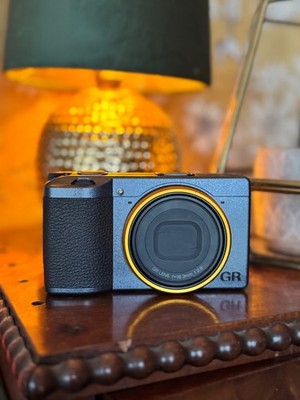 Seltene Ricoh GR III Street Edition , Farbe steel grey 