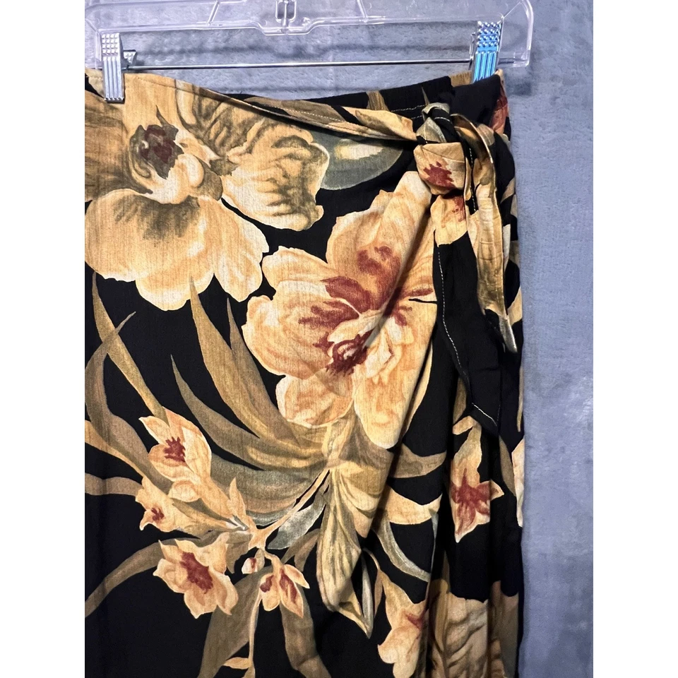 Saia feminina Carole Little Sport preta floral rayon tamanho 8 - Imagem 2 de 4