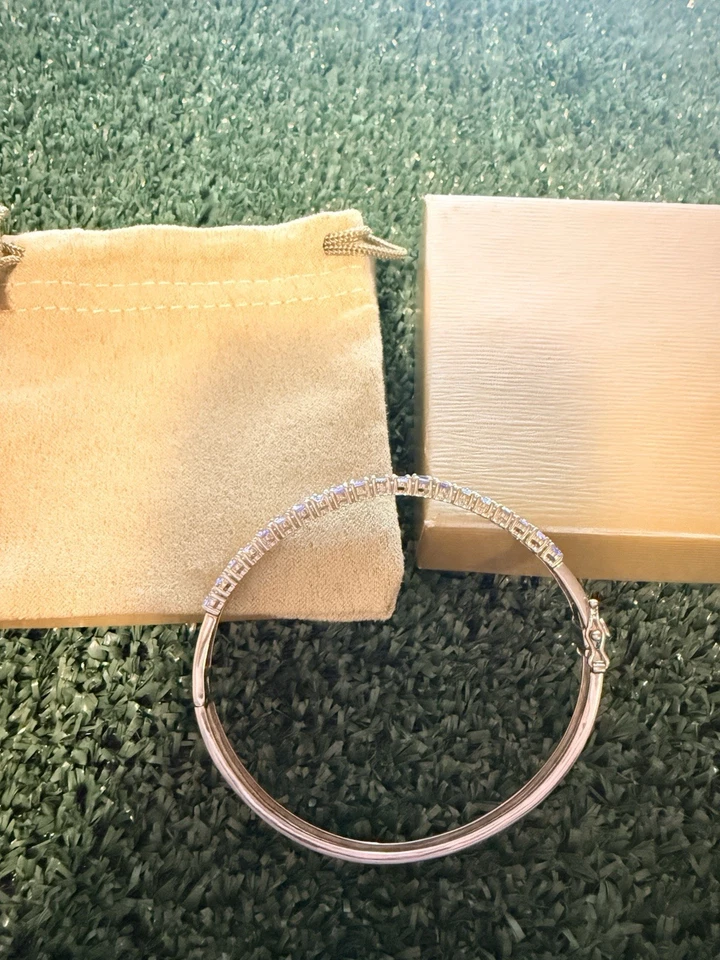 Soporte de diamante para mujer Foto 3 de 4