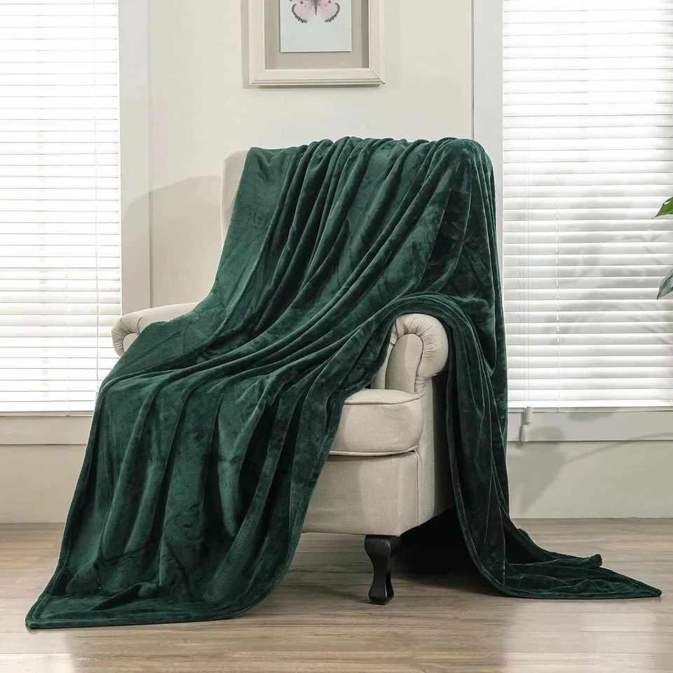 COOVA Oversized King Fleece Blanket 120x100 inche 120"x100" Forest Green 10'x8.3 - Image 4 of 4