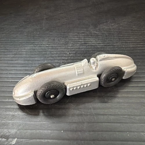 VINTAGE DINKY TOYS 23E SPEED OF THE WIND DIECAST RACING CAR SILVER BLACK HUBS
