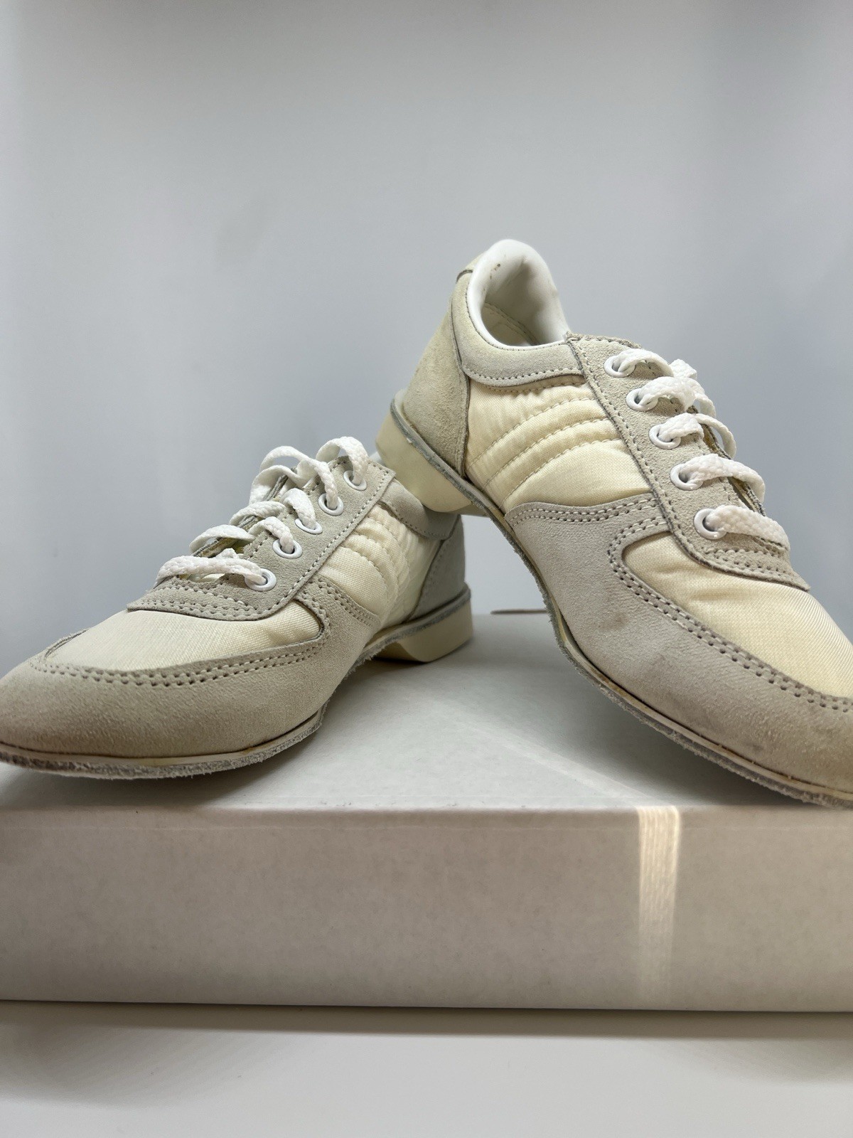WOMENS BOWLING SHOES  WHITE/LT GRAY RH/LH SLIDING SOLE  SZ 5, 5.5 NEW HIGH SKORE