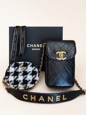 CHANEL Beauty schwarze Schminktasche an Kette Tweed Beutel Set VIP Geschenk
