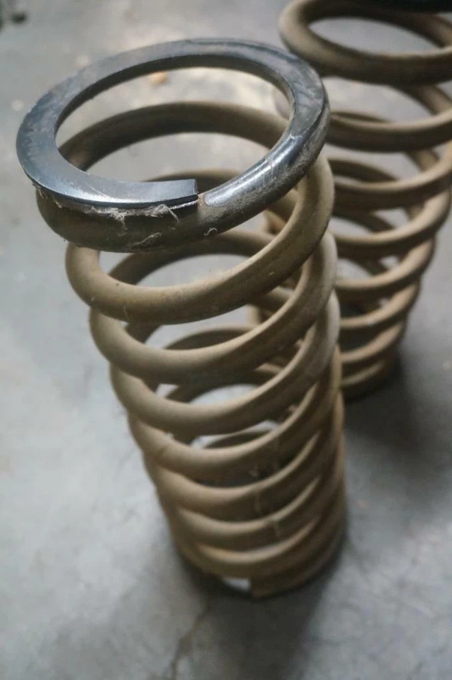 Par de muelles helicoidales traseros izquierdo derecho mercedes w107 r107 81-85 380sl 380slc Foto 2 de 4