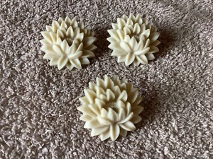 3 Vintage Curtain Tiebacks Holders Floral Metal Plastic