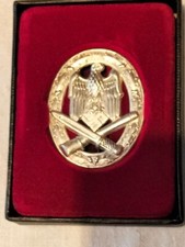WWII MILITARY METAL BADGE REPLICA - ASSAULT TROOPS