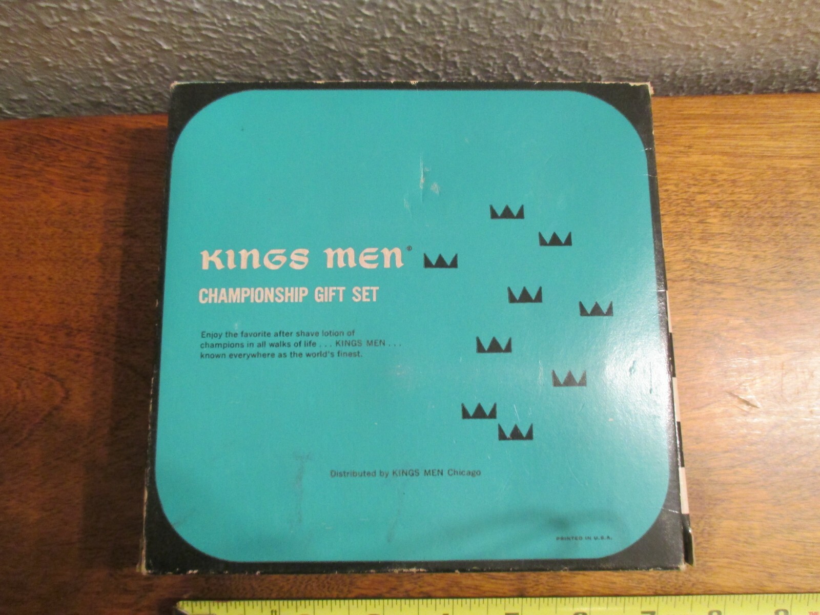 Vintage Kings Men After Shave Lotion Man of year trophy Set 4.25 Oz Gold Helmet
