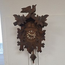 Alte kleine Kuckucksuhr aus Holz mit 3 Gewichten