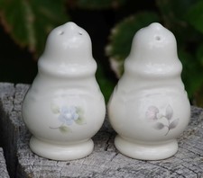 VINTAGE Pfaltzgraff Stoneware "Tea Rose" SALT & PEPPER SHAKERS Made in USA