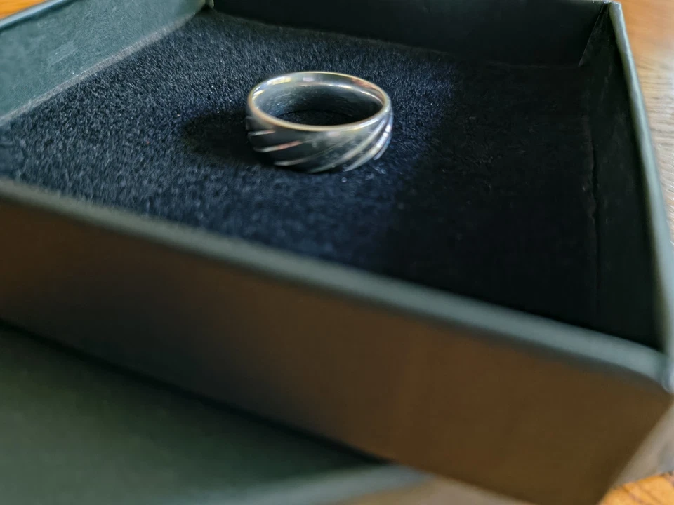 Titanium Wedding Band Ring Size 5.5 – Unisex Polished Silver Tone Comfort Fit - Image 3 of 4