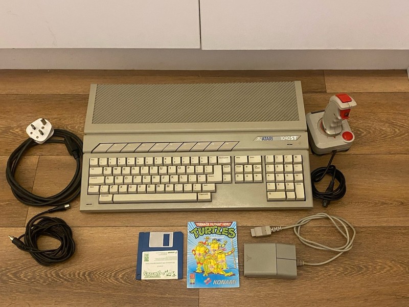 Atari ST 1040 STE Computer with Atari Mouse , Joystick And Game tested & working