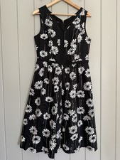 Talbots Dress 8 Black White Daisy Print Sleeveless Pleated Midi Fit & Flare