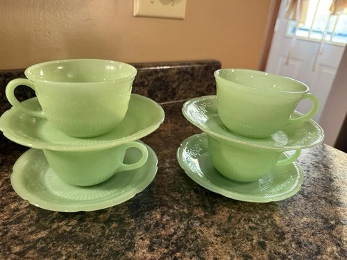 Vintage Anchor Hocking Jadeite Tea Cup and Saucer Set Of  4 Fire King Alice