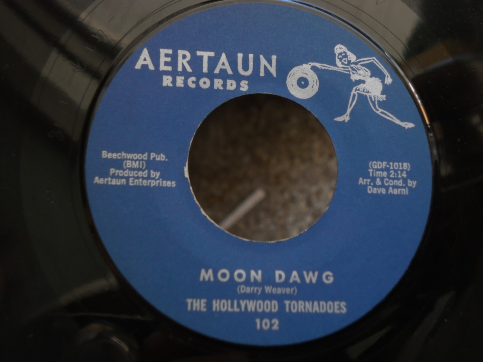 AERTAUN 102 SURF ROCK THE HOLLYWOOD TORNADOES MOON DAWG THE INEBRIATED SURFER