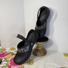 Crocs Sling Back Non Slip Shoes Women  s Size 6W Working Slip Resistant Black