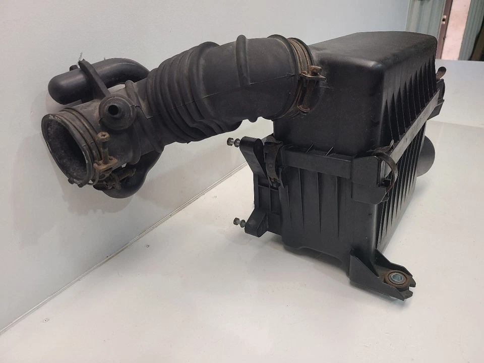 Kia Rio LX 2007-11 (1,6 L/AT) caja de filtro de aire solamente Foto 2 de 4