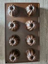 MOULE A GATEAUX EN SILICONE 8 CAVITES