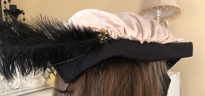 MEDIEVAL ECRU/BLK DELUXE FLEUR-DE-LIS GOLDEN-MENS FINEST RENAISSANCE COSTUME HAT