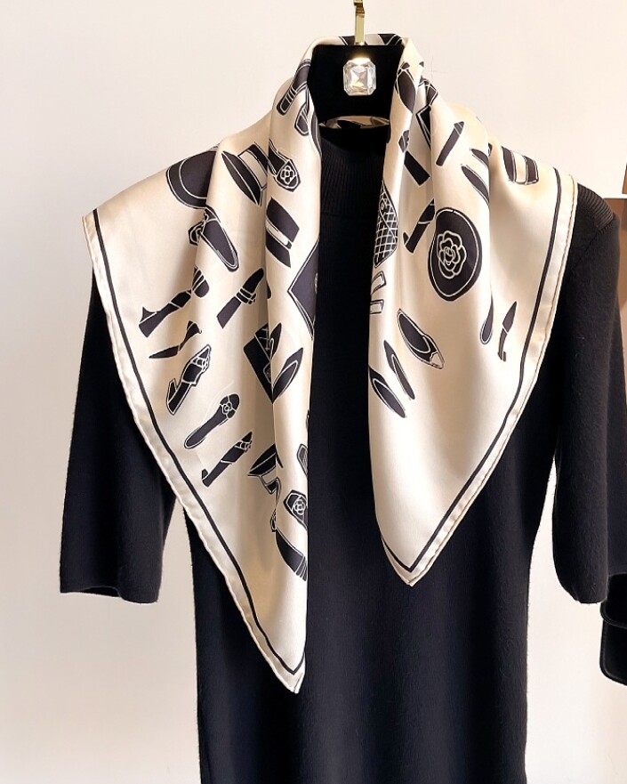 14 Momme Twill Silk Scarf Floral Print Square Shawl 27 Inch Wrap Bandana