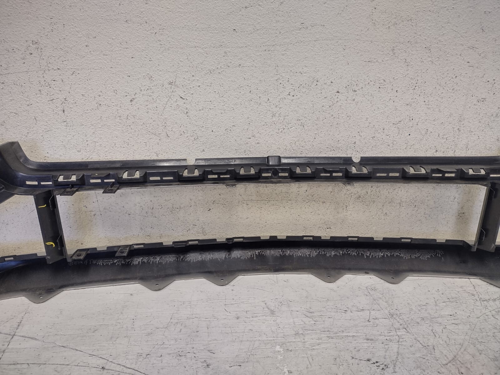 2020-2021 BENTLEY FLYING SPUR FRONT BUMPER COVER OEM USED *DC627