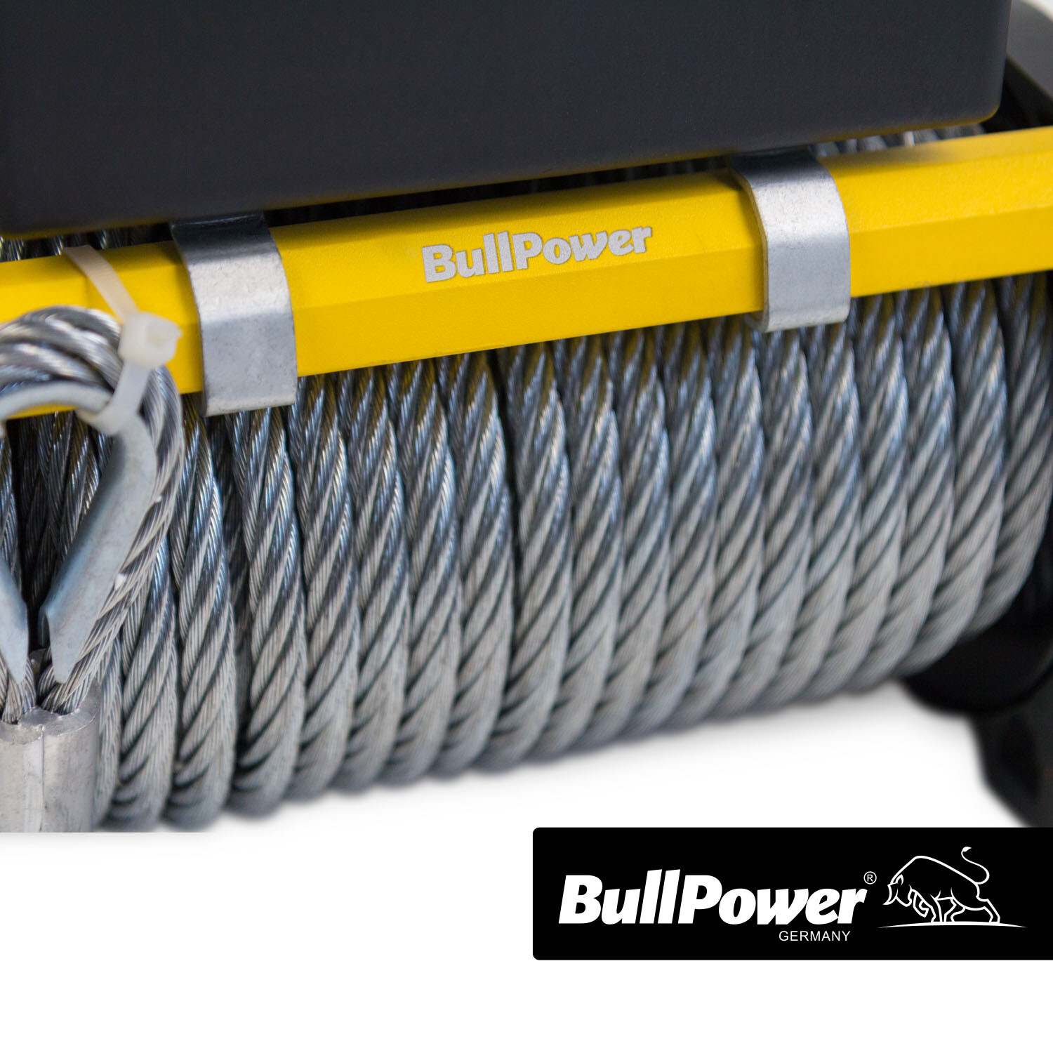 Produktbild von BullPower Elektrische Seilwinde 12V 13000lbs (5900kg) – OSW-13022, Matt, Mit Motorkühlung, Verstärktem Rahmen + Schutzhülle, Funk & Kabelfernbedienung