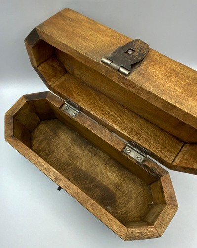 Vintage Wood Box Rectangle Box with Metal Decoration Detail and Metal Hinges - Picture 8 of 9