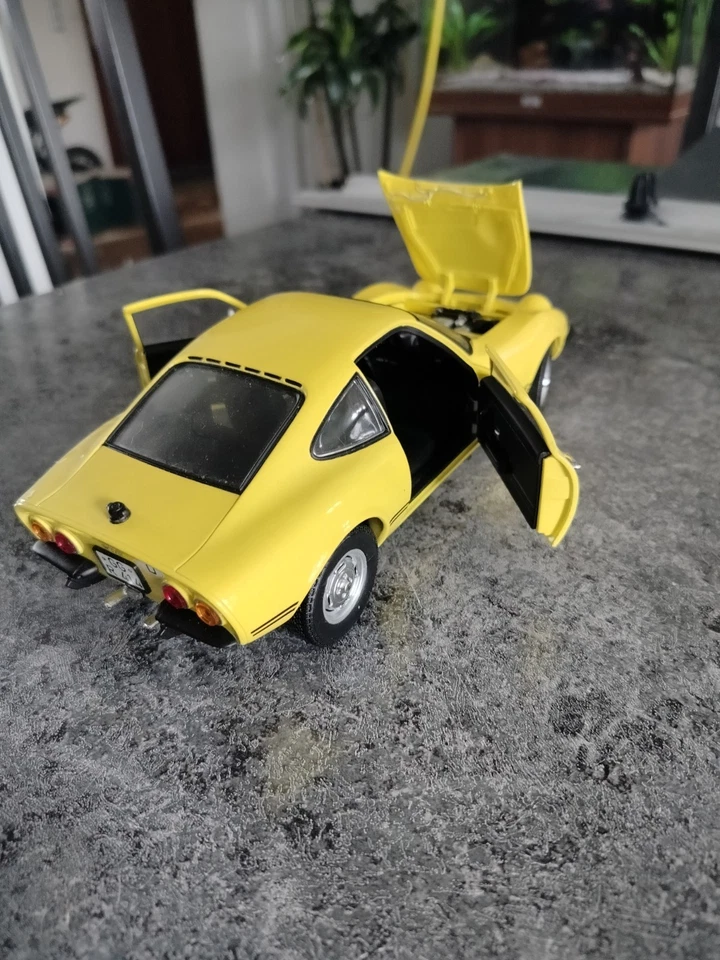 1:18 Minichamps Opel GT Gelb - Bild 4 von 4