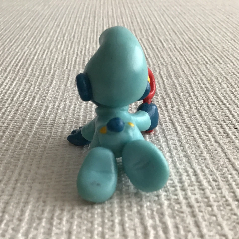 VINTAGE 1980s SCHLEICH PEYO CRAWLING BABY RATTLE  SMURF TOY FIGURE SMURFS - Image 3 of 4