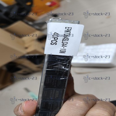 1 Stück NEU EPM7064SLC44-10N ALTERA D/C:13+ PLCC44
