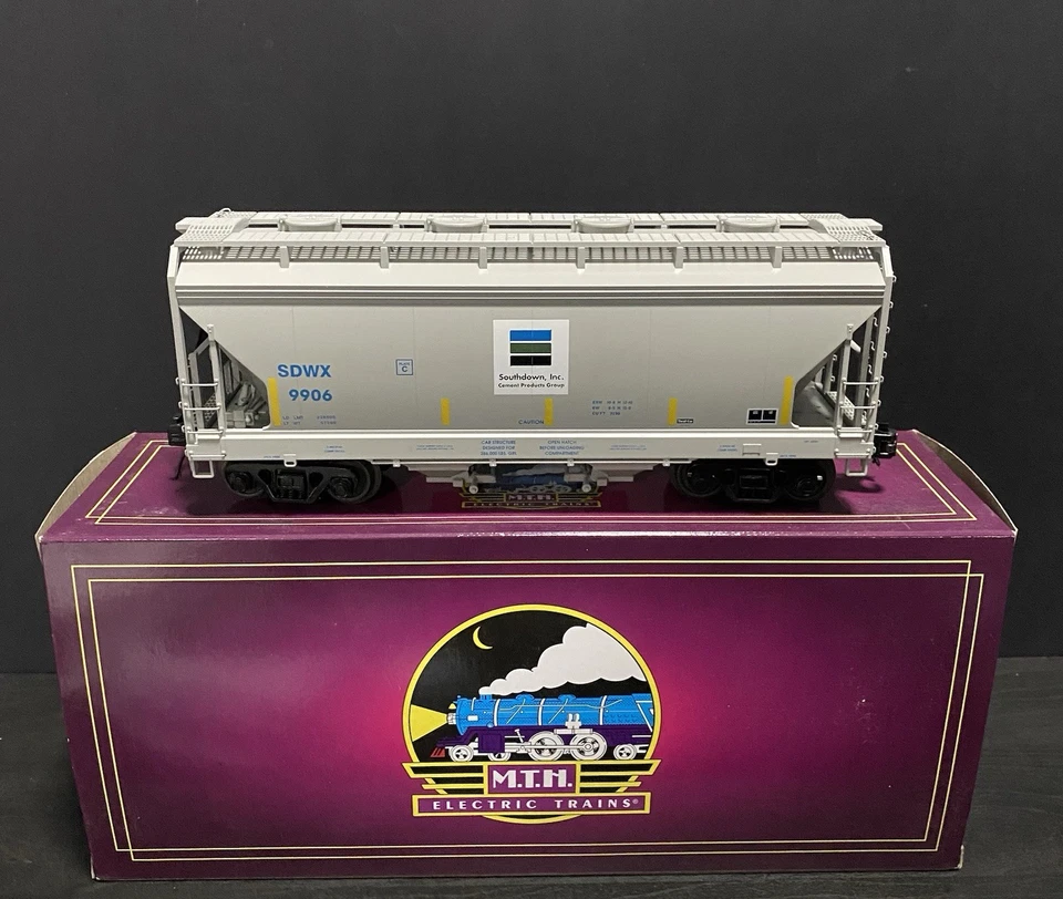 MTH Premier O Scale Southdown Cement Products 2 bay centerflow hopper (20-97956) - Image 2 of 4
