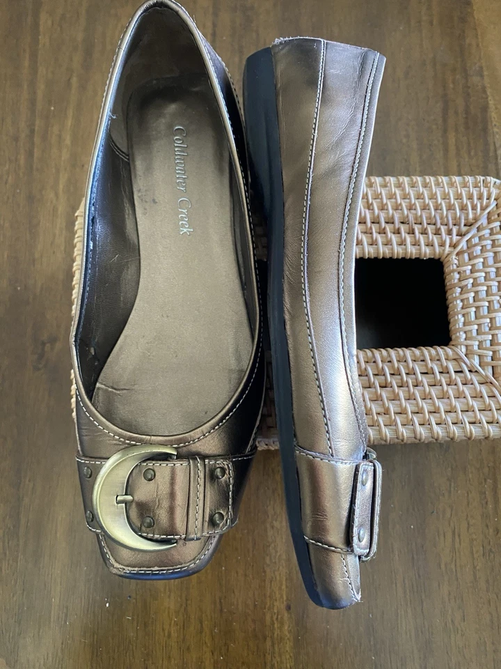Zapatos planos de ballet con hebilla de cuero peltre Coldwater Creek talla 8 Foto 3 de 4