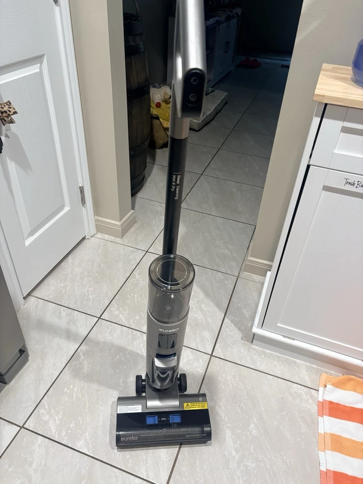 Combo de aspiradora y fregona Eureka Plus Foto 4 de 4