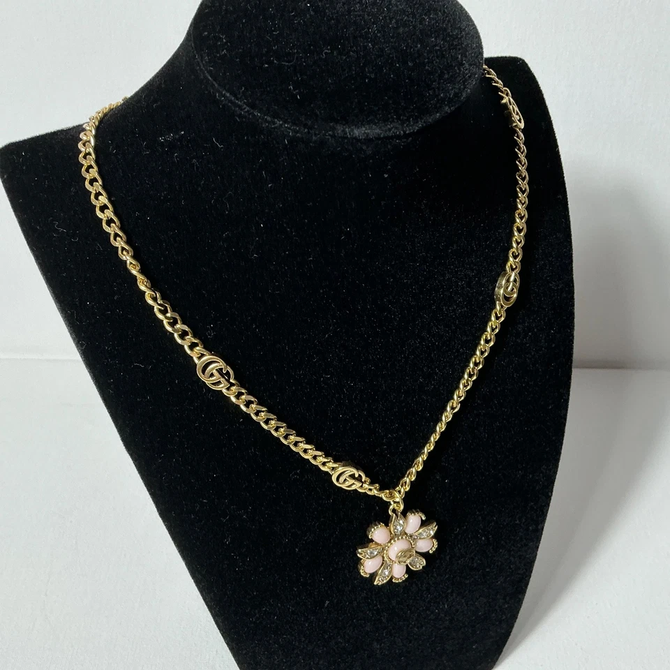 Collar Gucci GG Oro Flor Rosa Foto 2 de 4