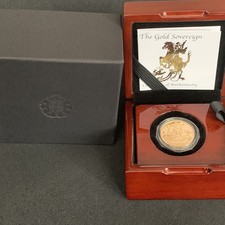 2001 Full Gold Sovereign in a Luxury Wooden Case