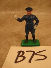 B75 VINTAGE BETON MADE IN U.S.A PLASTIC POLICE OFFICER FIGURE