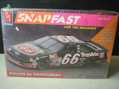 1/32 Scale 1992 NASCAR Ford Thunderbird Plastic Model Kit Phillips 66 AMT  8799 B