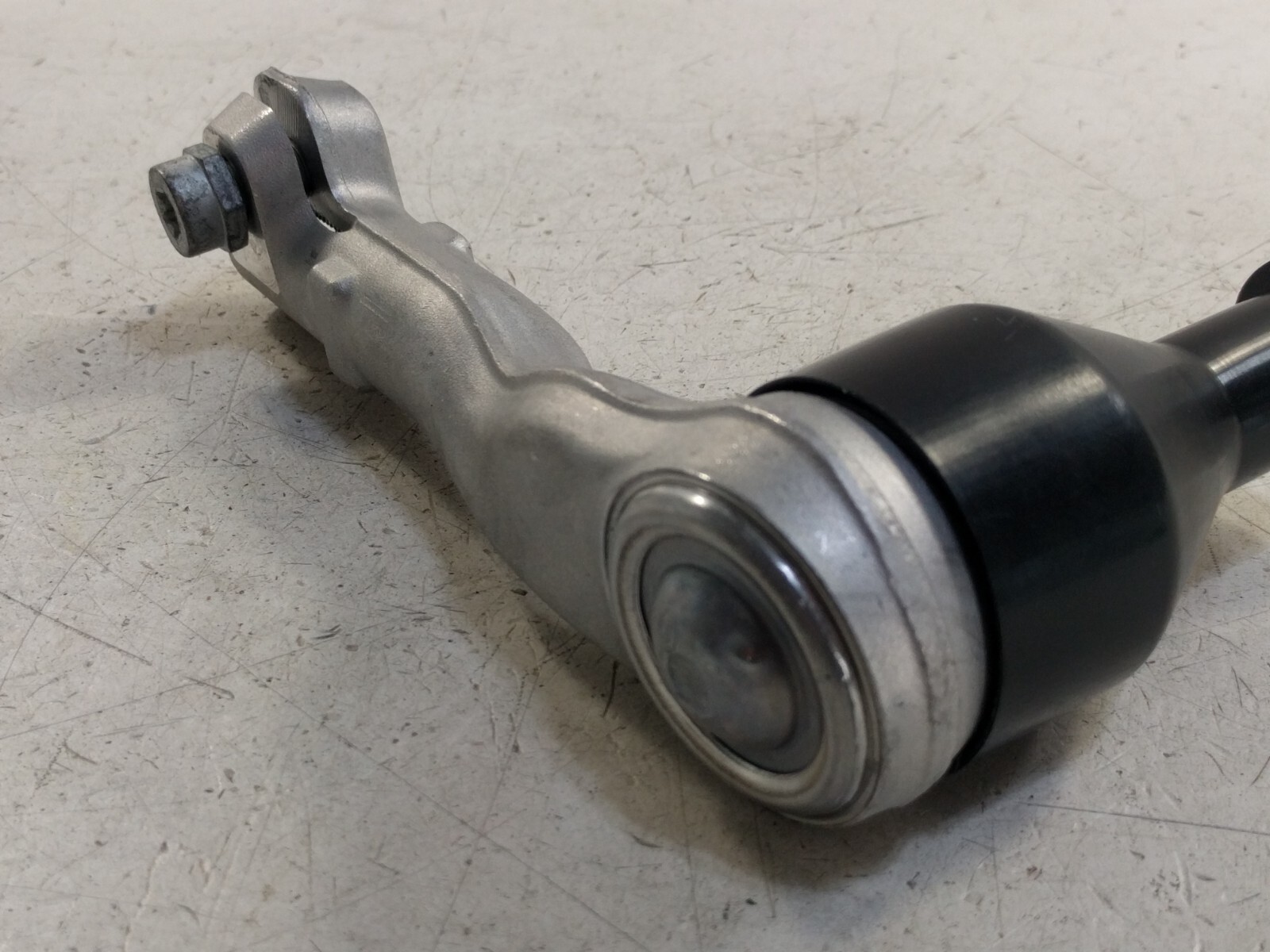 2017-2019 Rolls Royce Cullinan LH Ball Joint OEM 32106880737