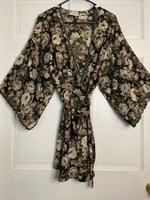 Val Mode Lingerie Size Medium Kimono Sleeve Floral Robe Vintage