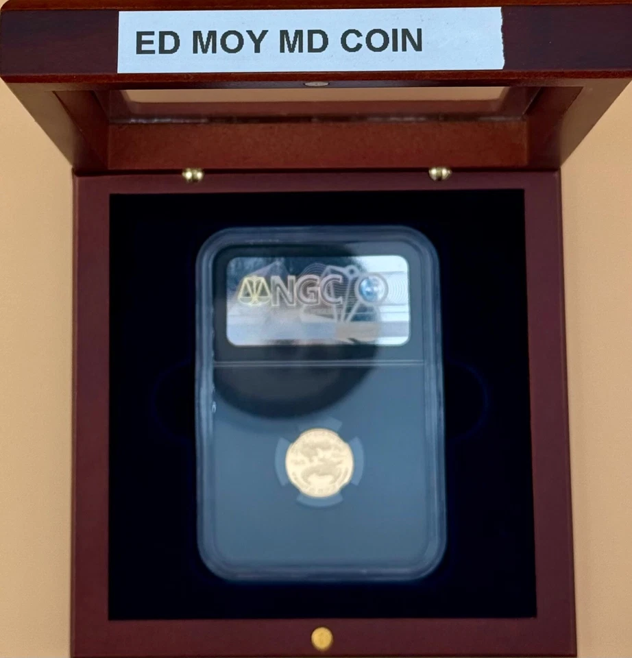 American Gold Eagle 2018-W $5 NGC PF 70 FDI firmado por Ed Moy Foto 4 de 4