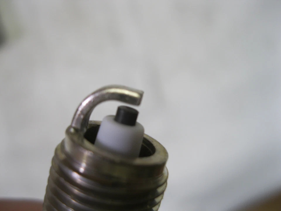 4 Spark Plugs-Natural DENSO 3066 (4 pack) W20EXR-U — 第 3/4 张图片